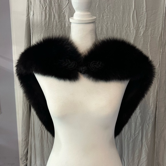 Anne Dee Goldin Accessories - Anne Dee Goldin Shall Black Fur Stole